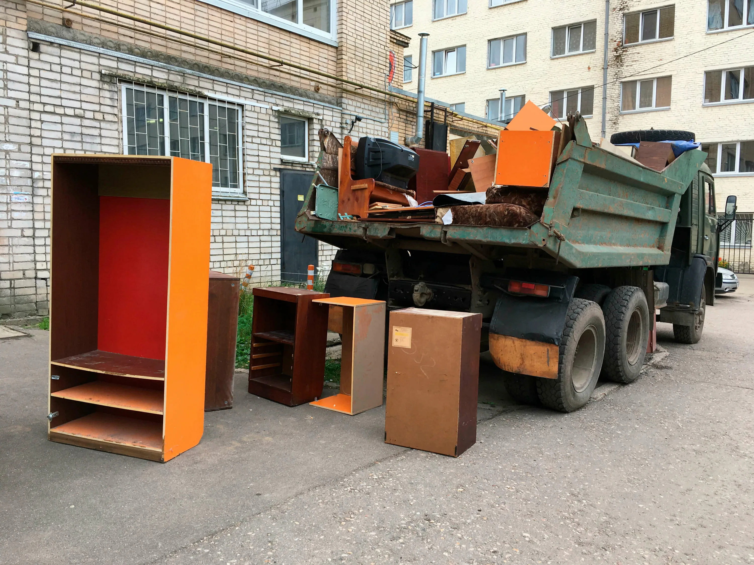 Утилизация старой мебели с вывозом и разбором в Ставрополе в октябре