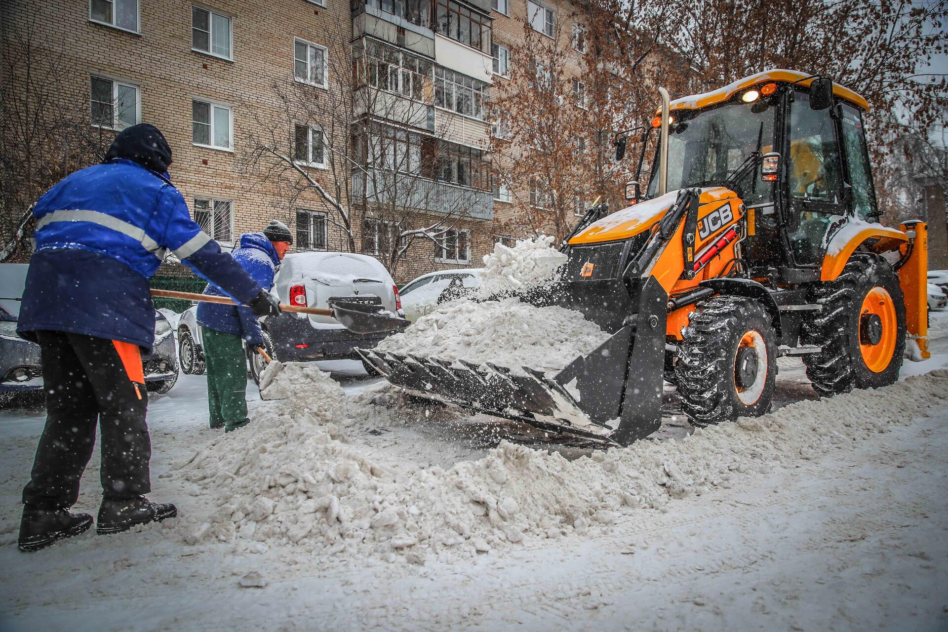 Очистка дворов от снега и наледи в Ставрополе — уборка снега, трактор и ручная, цены от 519 руб. | ПроМусор