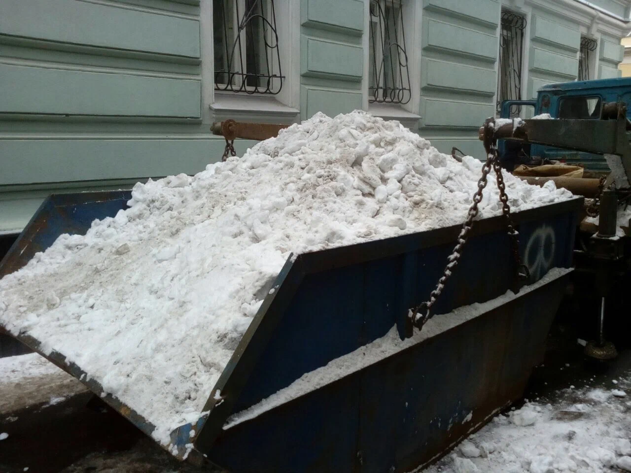 Вывоз снега контейнерами в Ставрополе в октябре